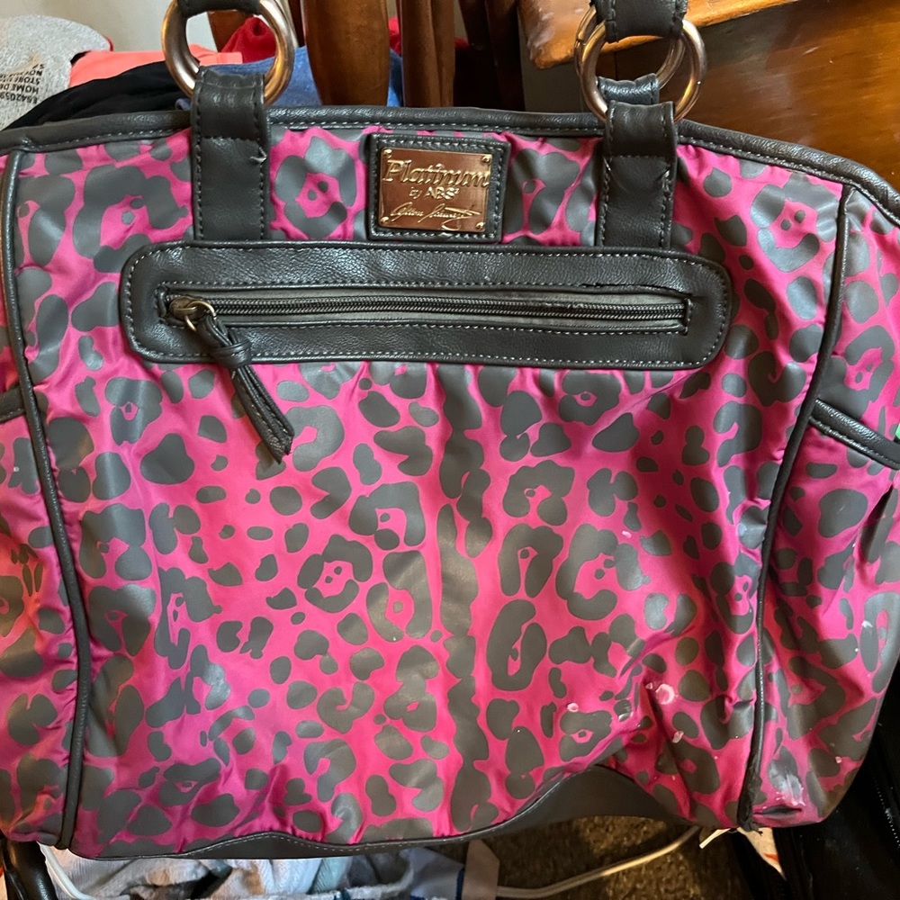 Handbags - Picture 12 of 16